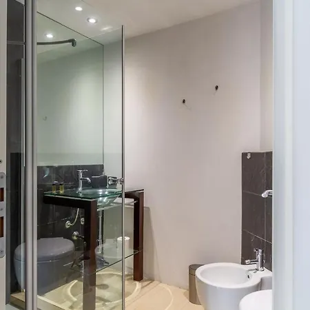 Metro E Design Apartament *