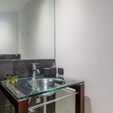 Metro E Design Apartment *