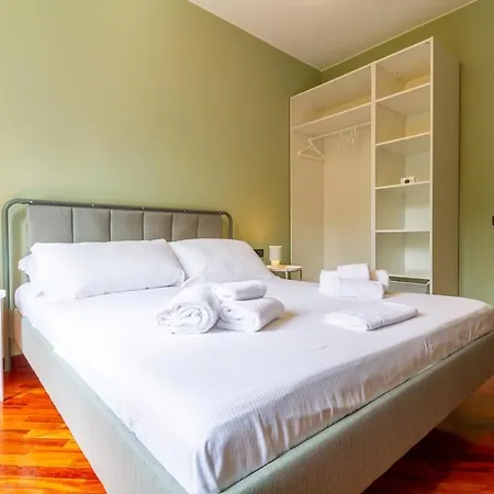 Metro E Design Apartment